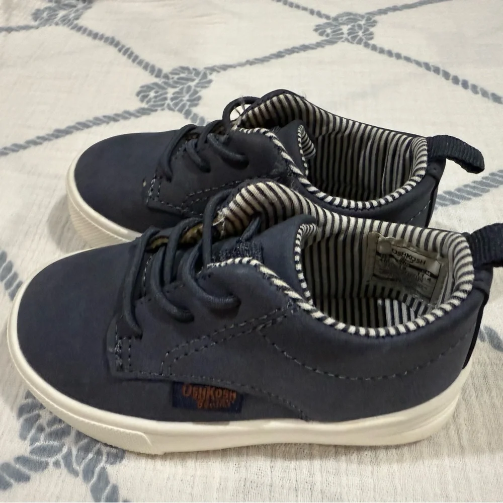OshKosh B'gosh Navy Shoes for Infant Size 4